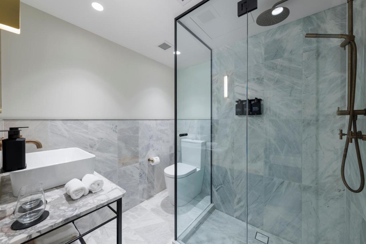 Hotel 202 Elizabeth Sydney Zewnętrze zdjęcie A shower enclosure